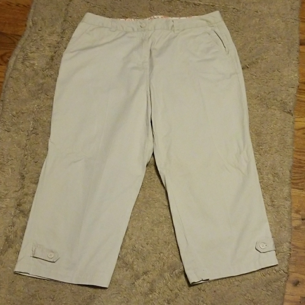 Khakis Intl. Design Capri